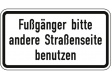 Pieszych prosimy o korzystanie z drugiej strony ulicy